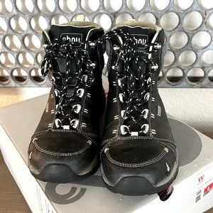 Women’s AHNU Montara Hiking Boots -NEVER WORN
